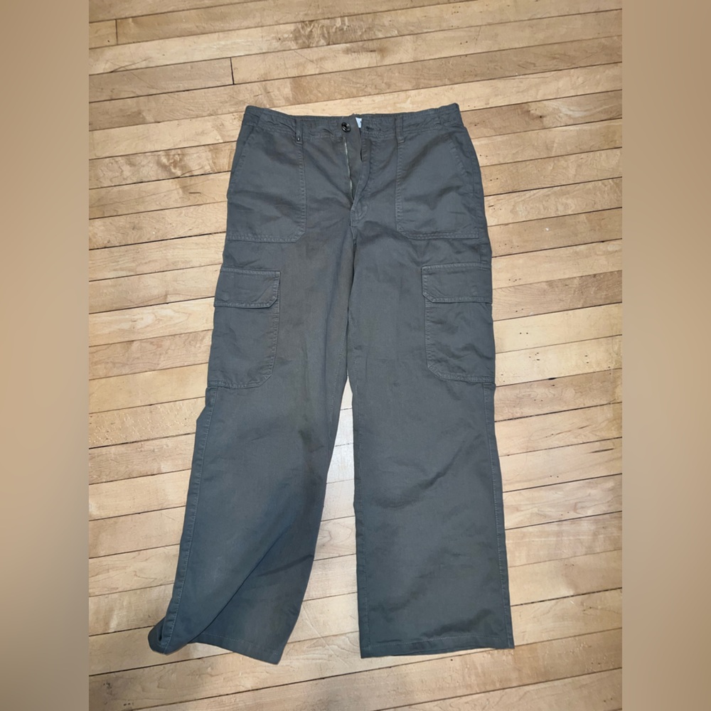 ZARA Cargo Pants (Army Green) NEVER WORN! HEMMED so you should be 5’1 or shorter